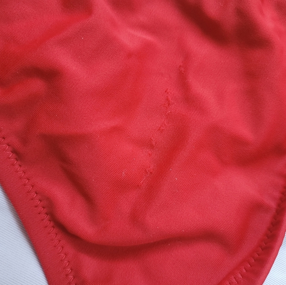 Red Victoria secret bikini - Picture 3 of 5